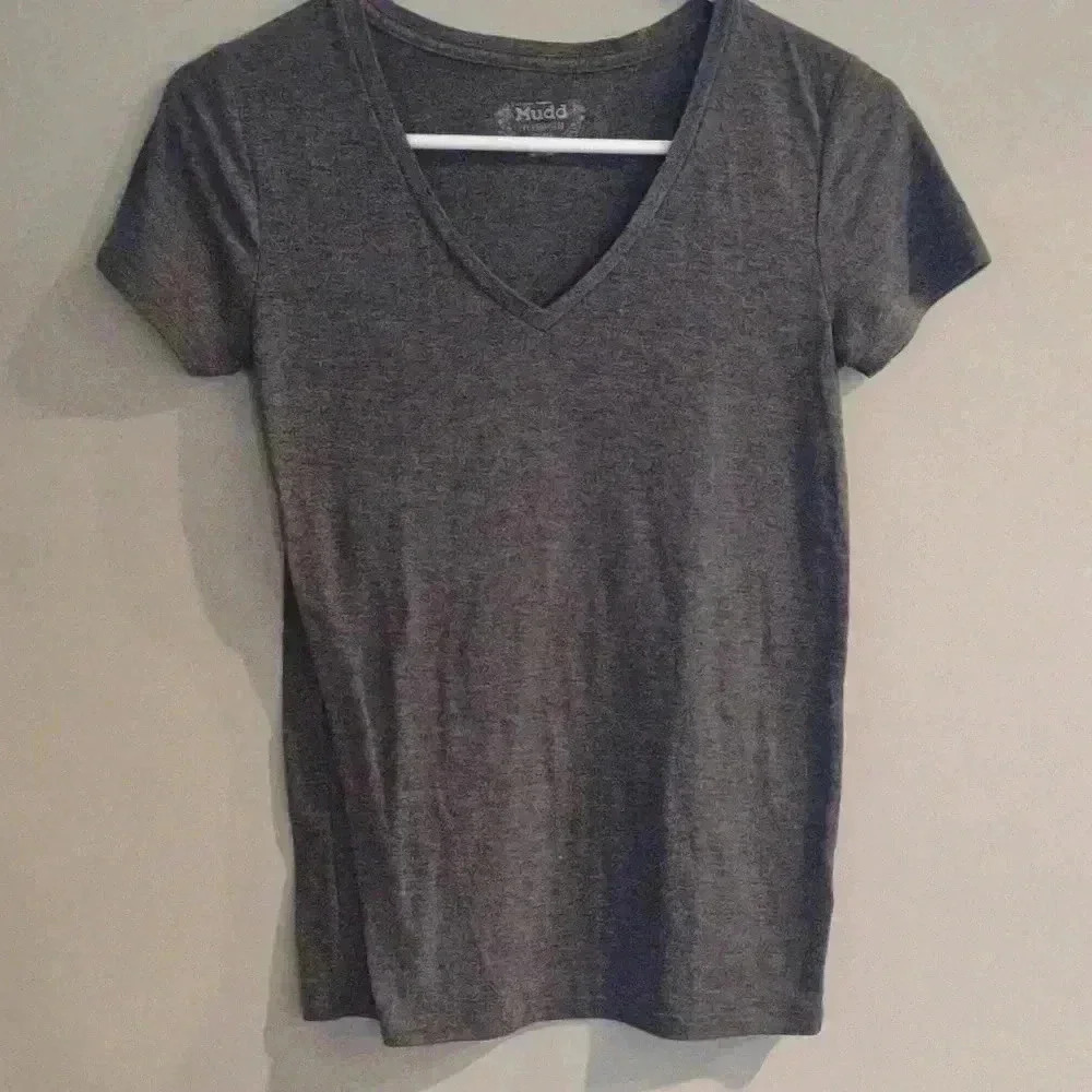 Mudd v-neck short sleeve everyday tee gray‎ women's small